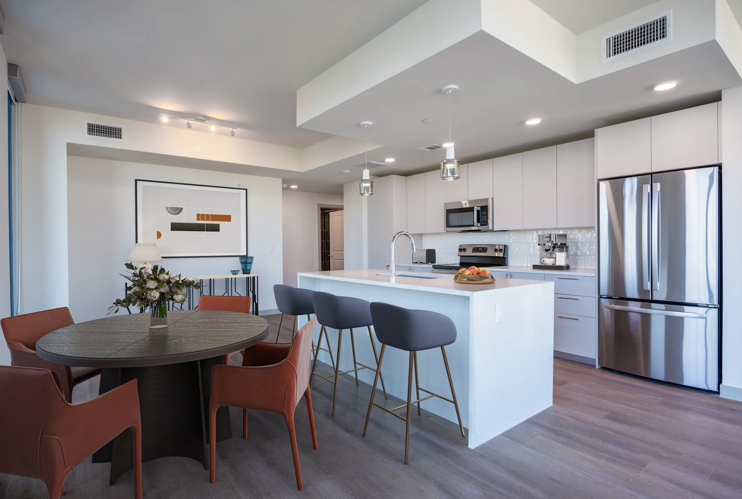Curated visual reference: Visual Reference: Luxuryapartmentsaustintx